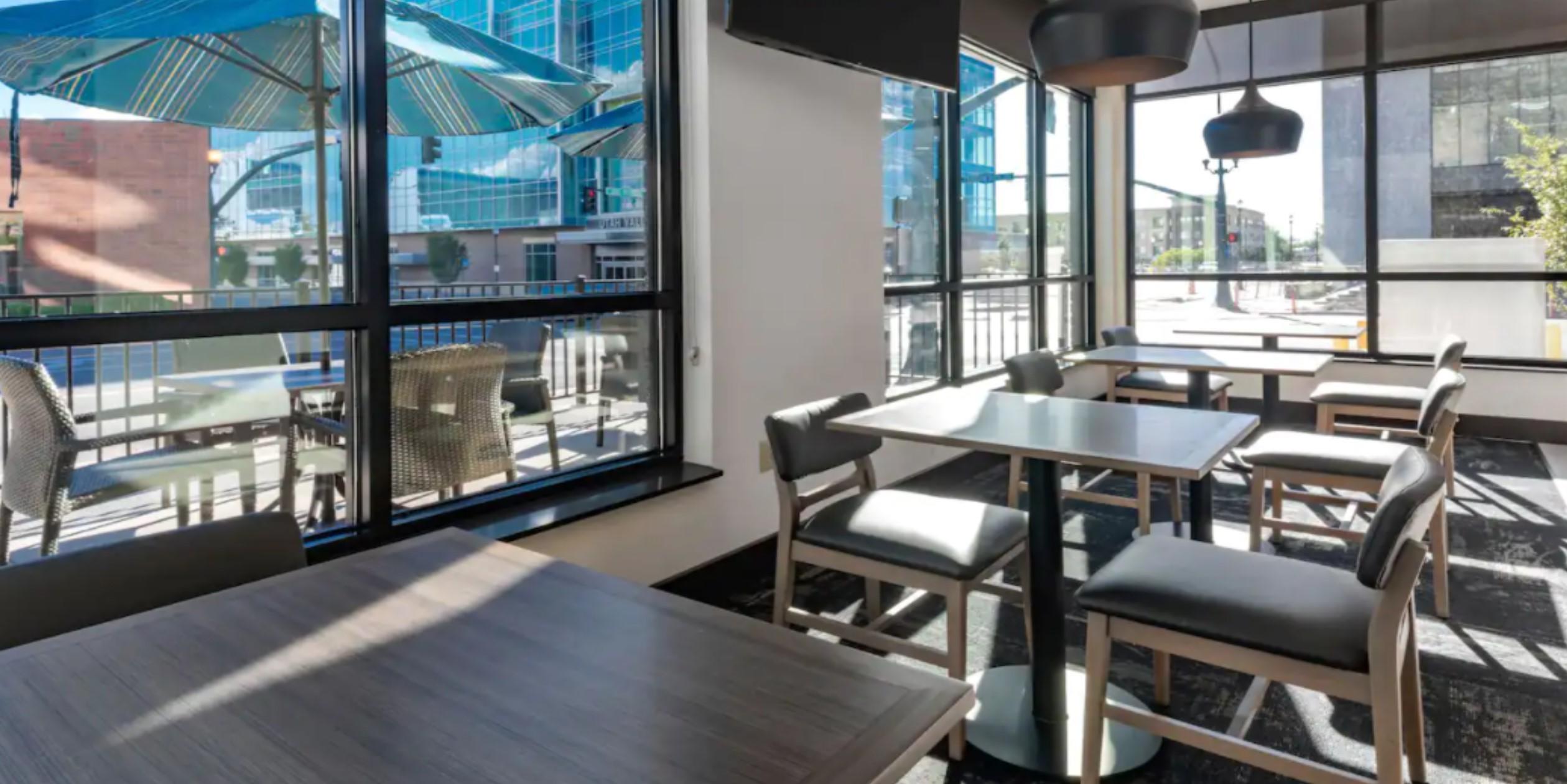Hyatt Place Hotel 3*