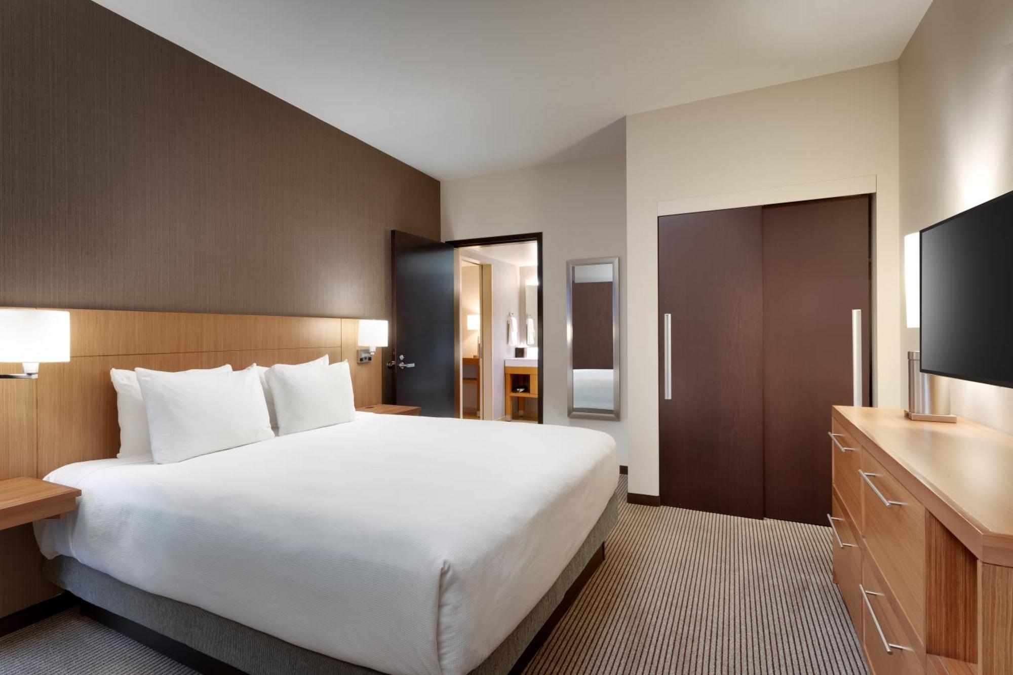 Hyatt Place Hotel 3*